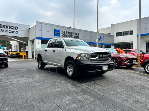 RAM 1500 Classic Crew Cab 4x4 V8 usado (2021) color Blanco financiado en mensualidades(enganche $166,920 mensualidades desde $11,121)