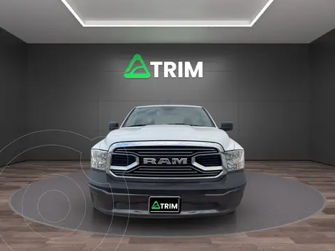 RAM 1500 Tradesman l6 4x4 usado (2020) color Blanco precio $304,999