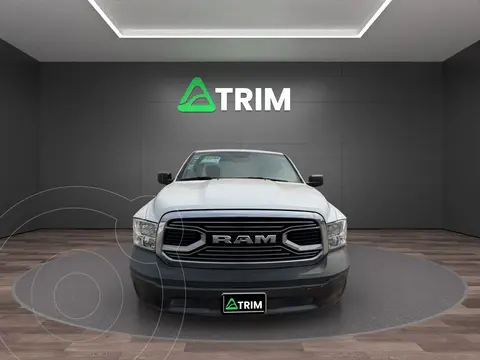 RAM 1500 Tradesman l6 4x4 usado (2020) color Blanco precio $259,999