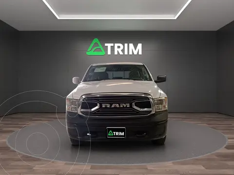 RAM 1500 Tradesman l6 4x4 usado (2020) color Blanco precio $259,999