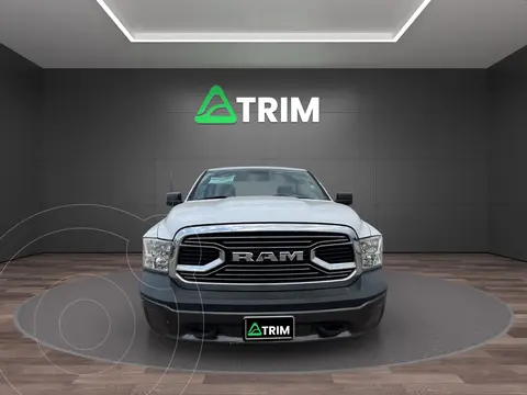 RAM 1500 Tradesman l6 4x4 usado (2020) color Blanco precio $269,999