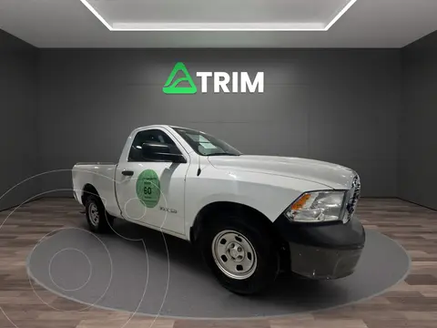 RAM 1500 Tradesman l6 4x4 usado (2020) color Blanco precio $304,999