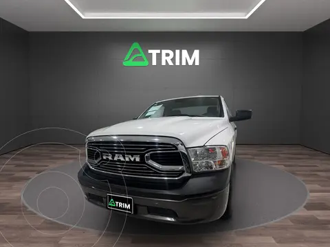 RAM 1500 Tradesman l6 4x4 usado (2020) color Blanco precio $304,999