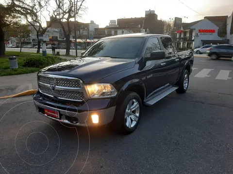 RAM 1500 Laramie 4x4 usado (2017) color Azul Perla precio u$s39.000