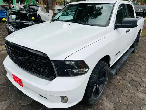 RAM 1500 Hemi Sport Crew Cab 5.7L 4x4 usado (2021) color Blanco financiado en mensualidades(enganche $134,106 mensualidades desde $11,912)