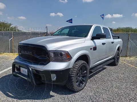 RAM 1500 Laramie Crew Cab 5.7L 4x4 Longhorm usado (2017) color Plata precio $503,000