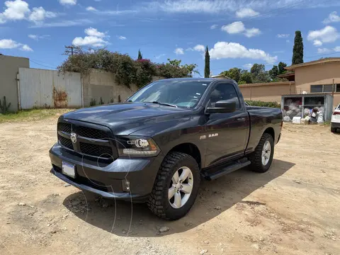 RAM 1500 Hemi Sport Regular Cab 5.7L 4x4 usado (2016) color Gris precio $319,000