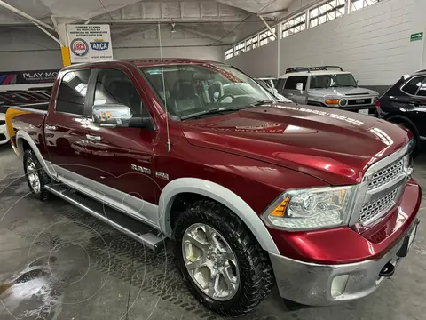 RAM 1500 Laramie Aut 5.7L 4x4 usado (2016) color Rojo Cerezo precio $449,000