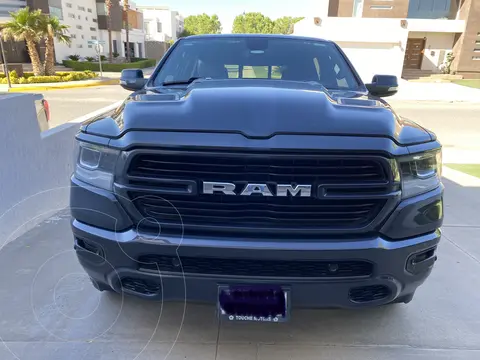 RAM 1500 Laramie Sport Aut 8 5.7L 4x4 usado (2019) color Azul precio $945,000