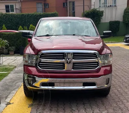 RAM 1500 SLT Quad Cab 5.7L 4x4 usado (2015) color Rojo Vivo precio $340,000