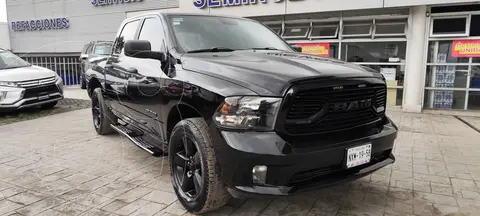 RAM 1500 Hemi Sport Crew Cab 5.7L 4x4 usado (2021) color Negro precio $575,000
