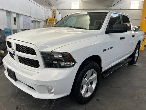 RAM 1500 Hemi Sport 5.7L 4x4 usado (2017) color Blanco financiado en mensualidades(enganche $112,250 mensualidades desde $9,350)