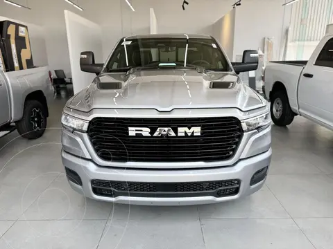 RAM 1500 Laramie Sport nuevo color Rojo precio $1,480,000