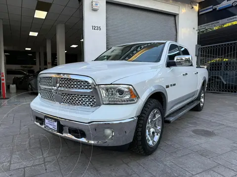 RAM 1500 Laramie Crew Cab 5.7L 4x4 usado (2015) color Blanco precio $415,000