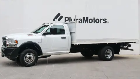 RAM 4000 5.7L Chasis PL 4x2 usado (2022) color Blanco financiado en mensualidades(enganche $164,780 mensualidades desde $14,039)