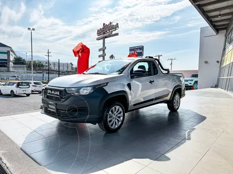 RAM 700 SLT Regular Cab usado (2022) color plateado precio $279,000
