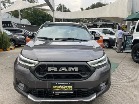 RAM 700 Laramie Crew Cab usado (2023) color Gris Cuarzo financiado en mensualidades(enganche $86,000 mensualidades desde $10,627)