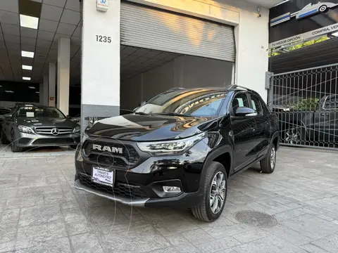 RAM 700 Laramie Crew Cab usado (2022) color Negro precio $314,900