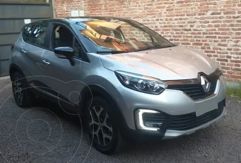 foto Renault Captur Intens usado (2020) color Gris Estrella precio $5.900.000