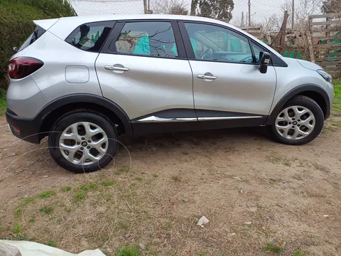 foto Renault Captur Zen usado (2017) color Plata precio $17.000.000