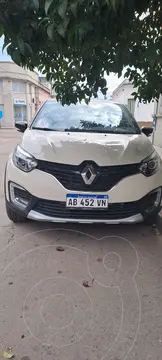 Renault Captur Intens usado (2017) color Beige precio u$s16.000