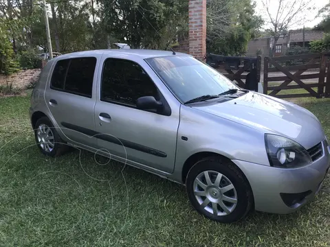 foto Renault Clio 5P 1.2 Authentique Pack I usado (2011) color Gris Acero precio $2.200.000