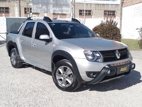 foto Renault Duster Oroch Outsider Plus 2.0 usado (2017) color Gris Claro precio $1.350.000