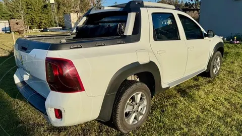 Renault Duster Oroch Outsider Plus 2.0 usado (2016) color Blanco precio $14.900.000