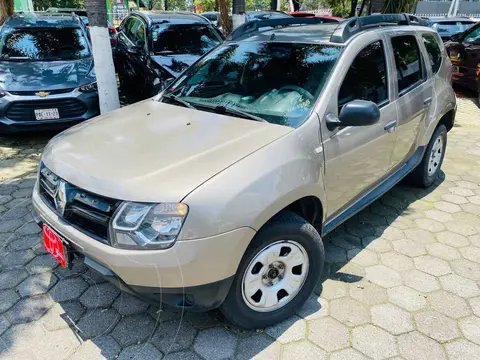 Renault Duster Expression usado (2017) color Caf precio $185,000