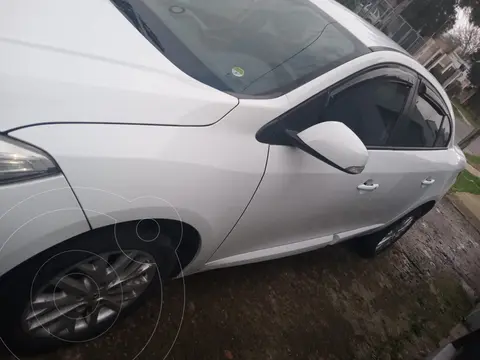 Renault Fluence Dynamique 1.6 Pack usado (2017) color Blanco precio $12.000.000