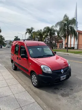 Renault Kangoo Express 2 1.6 Confort 2P 5 Pas usado (2015) color Rojo financiado en cuotas(anticipo $9.000.000 cuotas desde $170.000)