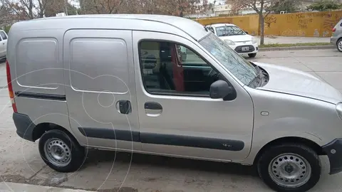 Renault Kangoo Break 1.6 Confort usado (2016) color Gris precio $12.000.000