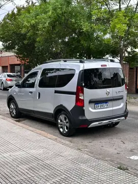 Renault Kangoo Stepway 1.6 SCe usado (2024) color Gris Cuarzo financiado en cuotas(anticipo $3.999.999)