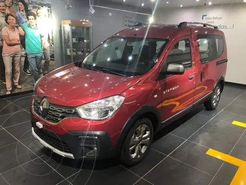 Renault Kangoo Stepway 1.6 SCe nuevo color Rojo Fuego precio $13.400.000