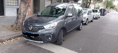 Renault Kangoo Stepway 1.6 SCe usado (2023) color Gris precio $31.500.000