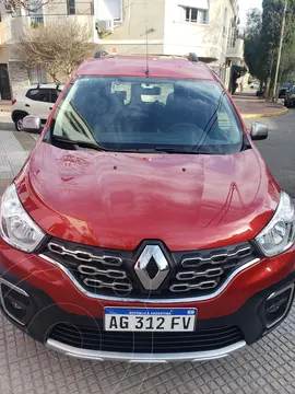 Renault Kangoo Stepway 1.6 SCe usado (2023) color Rojo Fuego precio $29.000.000