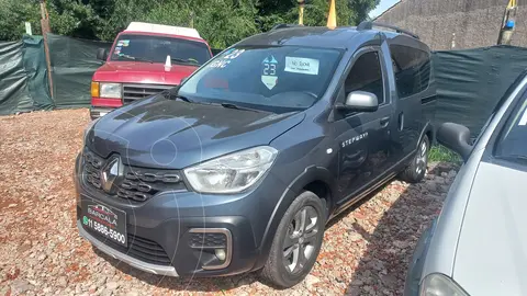 Renault Kangoo Stepway 1.6 SCe usado (2023) color Gris Estrella financiado en cuotas(anticipo $13.000.000)