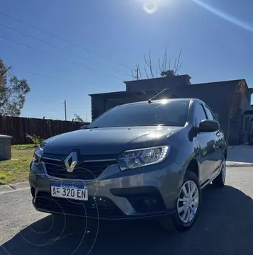 Renault Logan 1.6 Life usado (2022) color Gris financiado en cuotas(anticipo $4.000.000 cuotas desde $300.000)