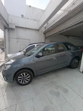 Renault Logan 1.6 Intens usado (2024) color Gris Acero financiado en cuotas(anticipo $8.500.000 cuotas desde $500.000)