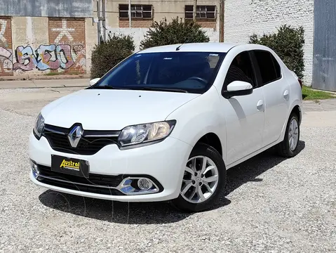 Renault Logan 1.6 Privilege usado (2017) color Blanco financiado en cuotas(anticipo $8.500.000)