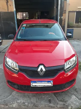 Renault Logan 1.6 Authentique Plus usado (2017) color Rojo Vivo precio $3.100.000