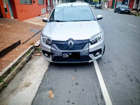 Renault Logan 1.6 Intens usado (2021) color Plata precio $20.000.000