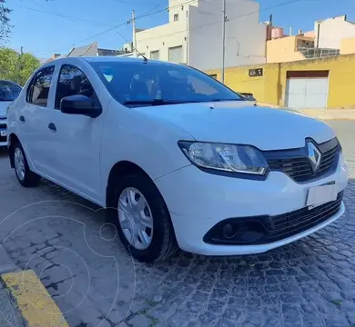 Renault Logan 1.6 Life usado (2022) color Blanco Glaciar precio $18.500.000