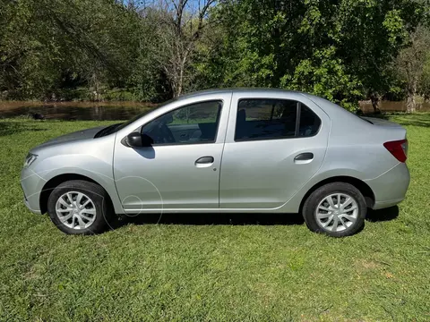 Renault Logan 1.6 Life usado (2024) color Gris Acero financiado en cuotas(anticipo $2.999.999)