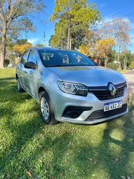 Renault Logan 1.6 Life usado (2024) color Gris Acero financiado en cuotas(anticipo $2.999.999)
