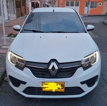 Renault Logan Life usado (2021) color Blanco precio $45.000.000