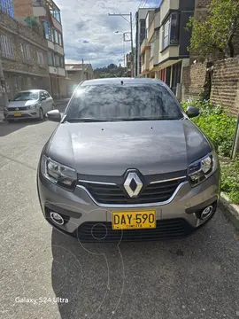 Renault Logan Intens Aut usado (2021) color Gris precio $48.000.000