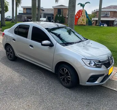 Renault Logan Life usado (2021) color Plata precio $49.500.000