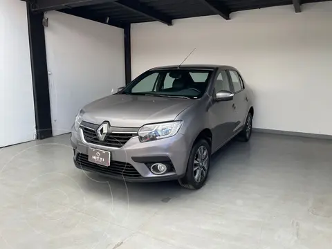 Renault Logan Intens usado (2023) color plateado precio $258,000