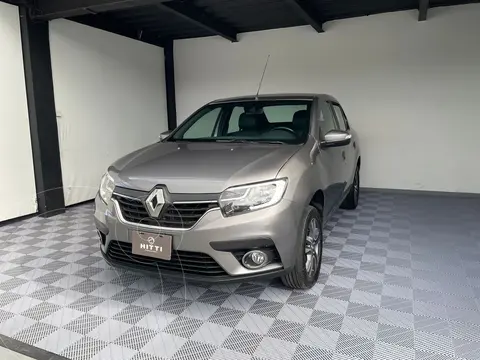 Renault Logan Intens usado (2023) color plateado precio $235,000
